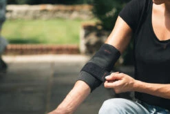 DonJoy CondiLax Elbow Support 7 DonJoy CondiLax Elbow Support -Head Store donjoy condilax elbow support female 31206 03563.1698773013