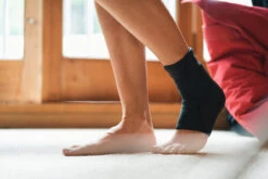 DonJoy MaloLax Ankle Support -Head Store donjoy malolax ankle support female 82195 37960.1698773004